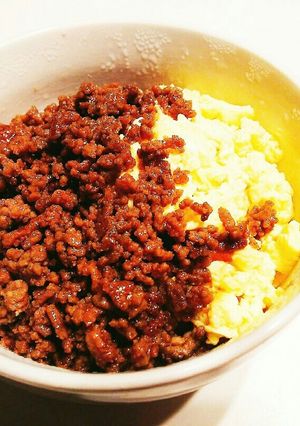 合いびき肉でジューシーな甘辛そぼろ丼♡-レシピのメイン写真
