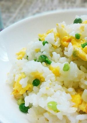 育ちすぎ　きぬさやえんどうで豆チャーハン-レシピのメイン写真