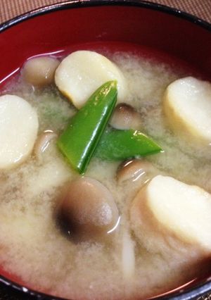 スナップえんどうをお味噌汁に♪-レシピのメイン写真