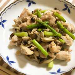 รูปของ 鶏肉とアスパラの黒胡椒炒め