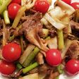 牛肉とにんにくの芽でオイスターソース炒め