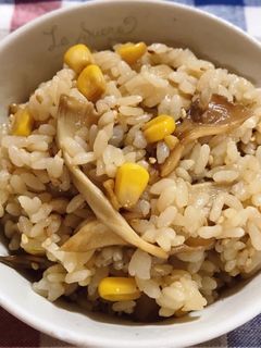 舞茸とコーンのバター醤油炒め混ぜご飯-レシピのメイン写真
