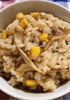 舞茸とコーンのバター醤油炒め混ぜご飯-レシピのメイン写真