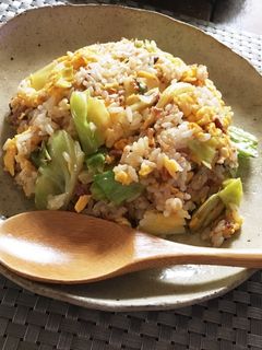 簡単・春キャベツとやきとり缶の炒飯-レシピのメイン写真