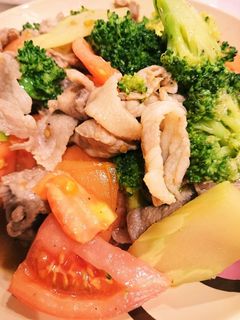 豚肉とブロッコリーとトマトの簡単炒め-レシピのメイン写真