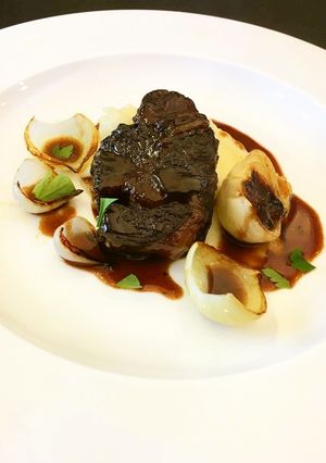 牛スネの赤ワイン煮込み 赤味噌仕立て-レシピのメイン写真