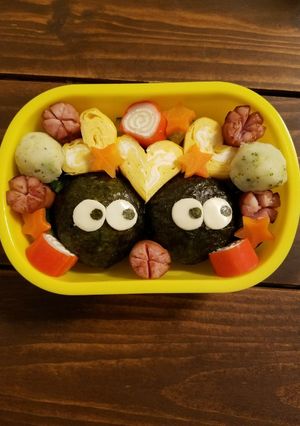 遠足お弁当！まっくろくろすけ-レシピのメイン写真