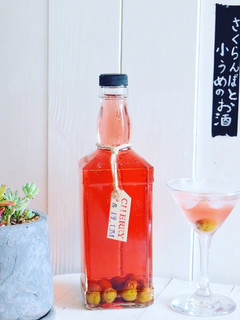 さくらんぼと小梅のお酒*桜香る紅色梅酒-レシピのメイン写真
