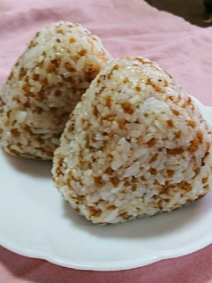 そば茶の出がらし(茶殻)ふりかけおにぎり-レシピのメイン写真
