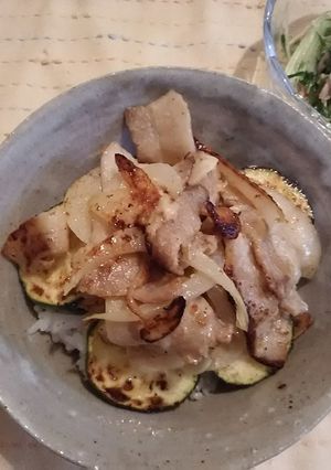 豚バラ肉の味噌マヨガーリック丼-レシピのメイン写真