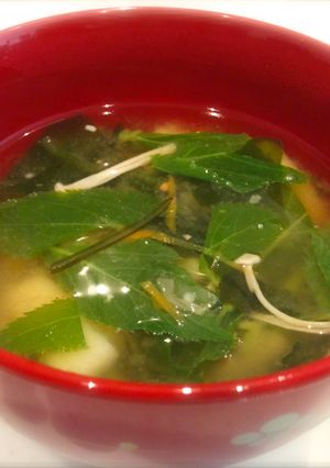 わらびのように食べられる明日葉のみそ汁-レシピのメイン写真