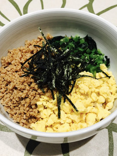 みんな大好き☆三食そぼろ丼-レシピのメイン写真