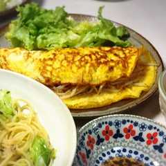 รูปของ とりそぼろとバジル缶♡バインセオ風卵焼き