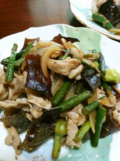 豚とにんにくの芽と木耳の炒め物-レシピのメイン写真