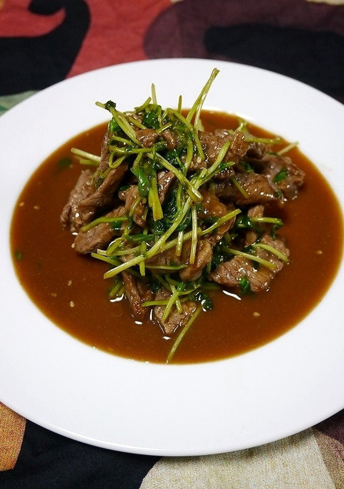 簡単！牛肉と豆苗のオイスタ炒め-レシピのメイン写真