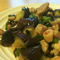 รูปของ 鶏肉となすの塩麹甘辛炒め♪