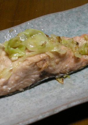 生サケとキャベツの蒸し焼き-レシピのメイン写真