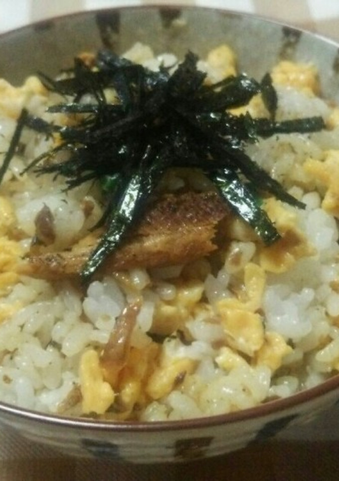 簡単☆さんま蒲焼き缶詰の混ぜご飯♪-レシピのメイン写真