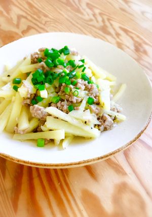 ジャガイモと豚ひき肉のネギ塩炒め-レシピのメイン写真