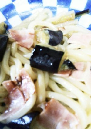 超簡単！なすとベーコンのパスタ風うどん♪-レシピのメイン写真