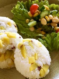 ほくほくサツマイモの簡単おにぎり-レシピのメイン写真