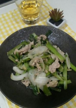 疲労回復に！豚肉と玉葱と小松菜の炒め物！-レシピのメイン写真