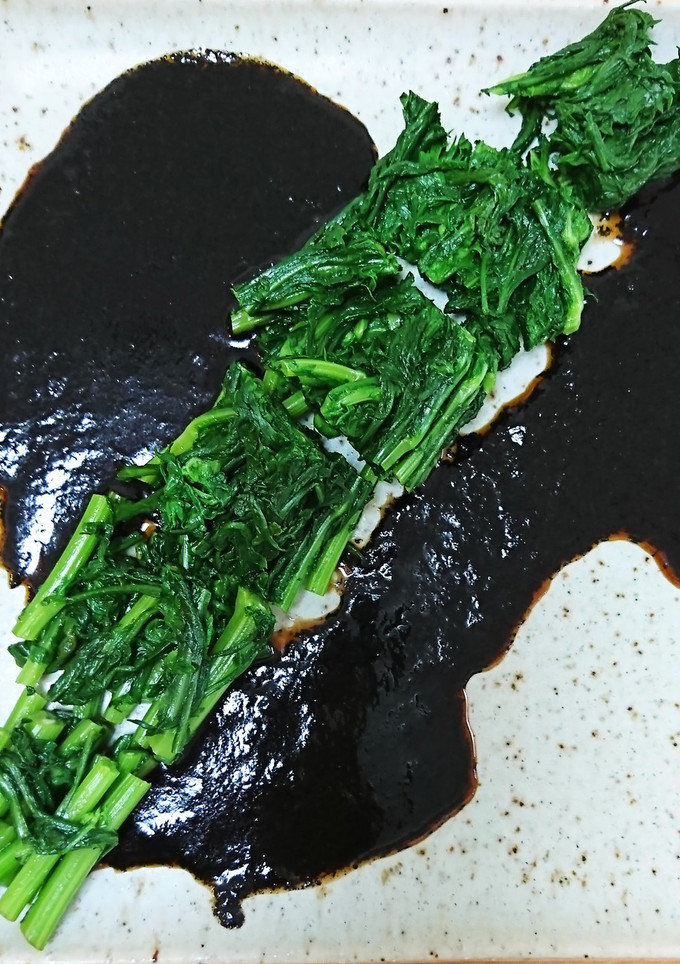 おしゃれに仕上げる和えない春菊の胡麻和え-レシピのメイン写真
