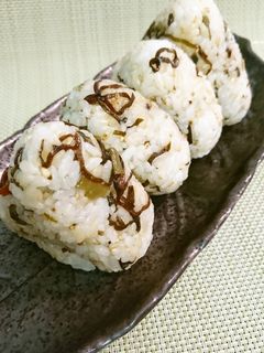 野沢菜の油炒めのおにぎり-レシピのメイン写真