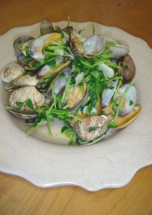 豆苗とあさりのにんにく酒蒸し-レシピのメイン写真