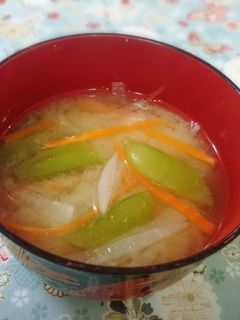 スナップえんどうと大根人参の味噌汁-レシピのメイン写真