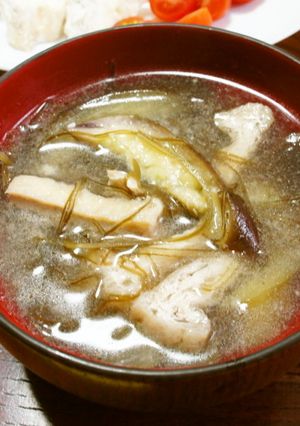刻み昆布入り、長なすと油揚げの味噌汁-レシピのメイン写真
