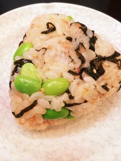 塩昆布と枝豆さんおにぎり-レシピのメイン写真