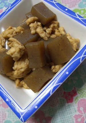 こんにゃくと✿鶏ひき肉の❀甘辛煮✿-レシピのメイン写真