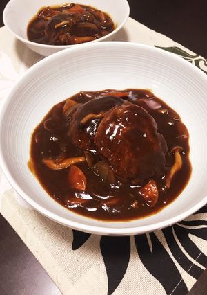 簡単ルーで♪煮込みハンバーグ-レシピのメイン写真