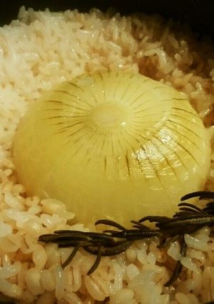 まるごと新玉ねぎのもち麦ご飯-レシピのメイン写真