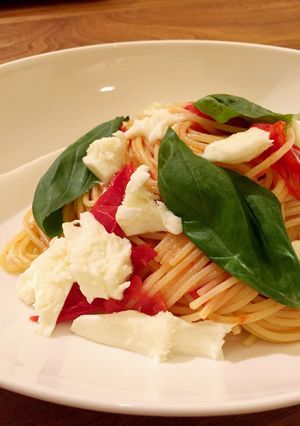 フレッシュトマトとモツァレラのパスタ-レシピのメイン写真