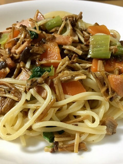 ベーコンと山茶茸のスパゲティ-レシピのメイン写真