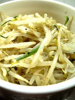 もやしとニラでヘルシーエスニック丼♪-レシピのメイン写真
