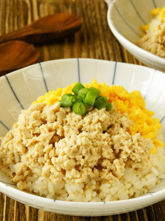 カルシウム!高野豆腐とたまごのそぼろ丼-レシピのメイン写真