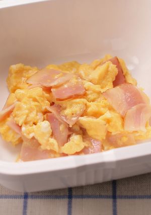 おいそぎベーコンエッグ【レンジで40秒】-レシピのメイン写真