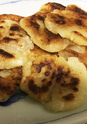 材料はじゃが芋と片栗粉だけ！簡単いももち-レシピのメイン写真