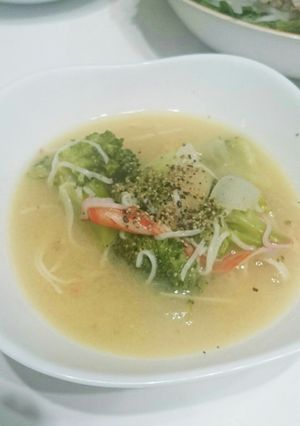ブロッコリーとかにかまのお味噌汁。-レシピのメイン写真