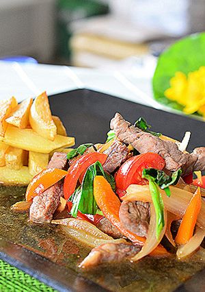 ロモ・サルタード（牛肉と野菜の炒めもの）-レシピのメイン写真