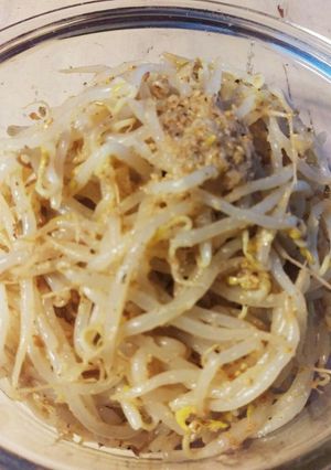 モヤシのすりごま&粉チーズ和え-レシピのメイン写真