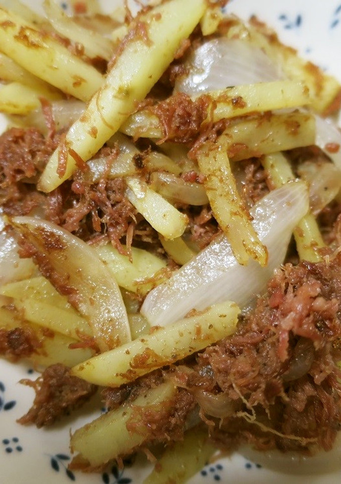 簡単！新玉ねぎと新じゃがのコンビーフ炒め-レシピのメイン写真