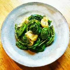 รูปของ こごみと油揚げの胡麻和え
