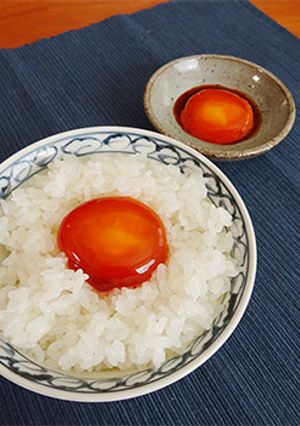 簡単！絶品！黄味のしょうゆ漬け卵かけご飯-レシピのメイン写真