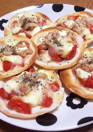 餃子の皮deトマトとクリチのミニピザ-レシピのメイン写真
