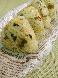 柚子胡椒揚げ玉・野沢菜油炒めのおにぎり-レシピのメイン写真