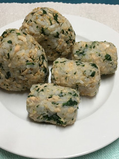 【離乳食後期】親子で鮭おにぎり-レシピのメイン写真